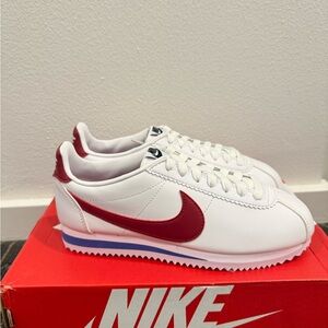 Nike Women’s White and Red Sneakers Size 6